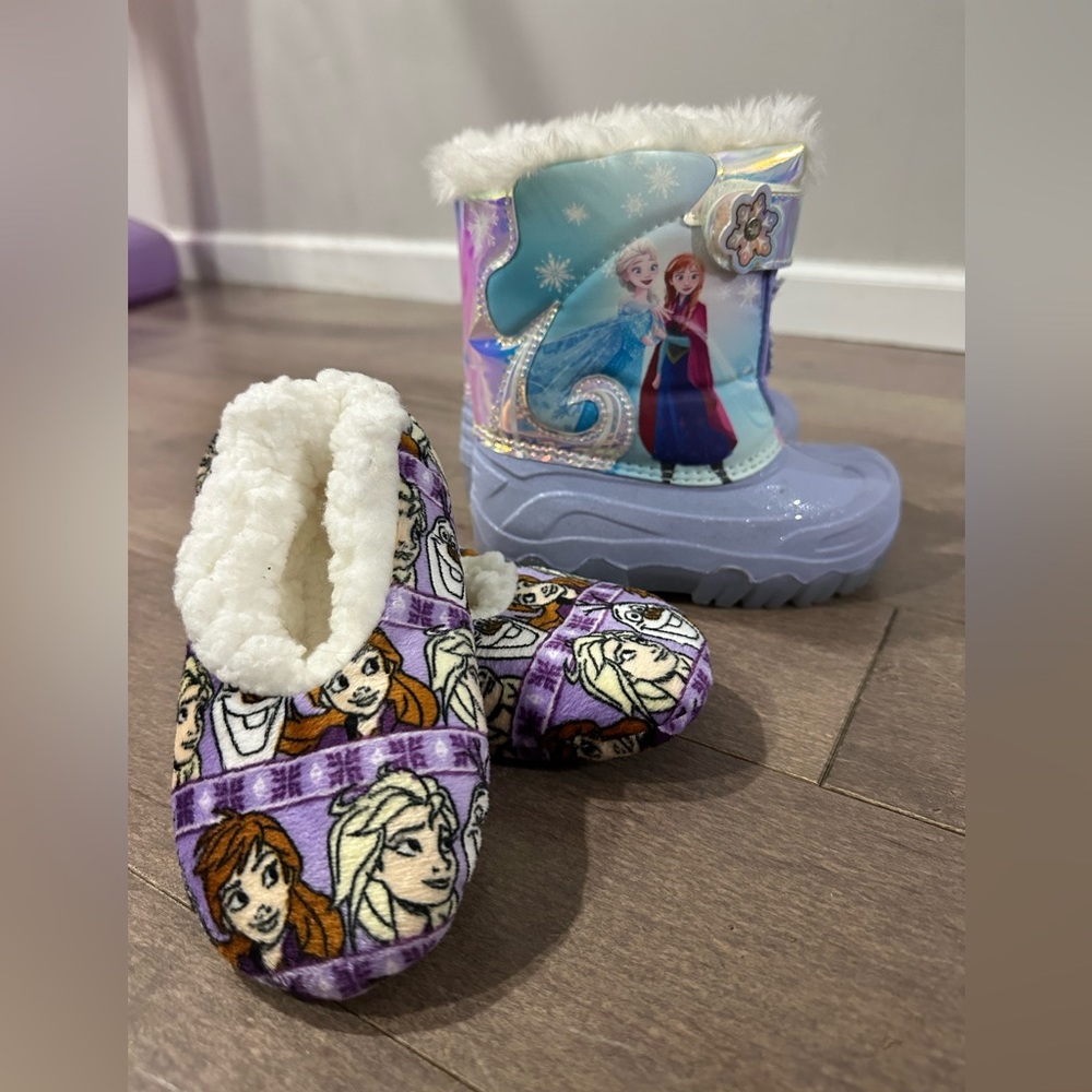 Frozen winter snow boots toddler size 10 Disney’s Frozen slippers size 9/10